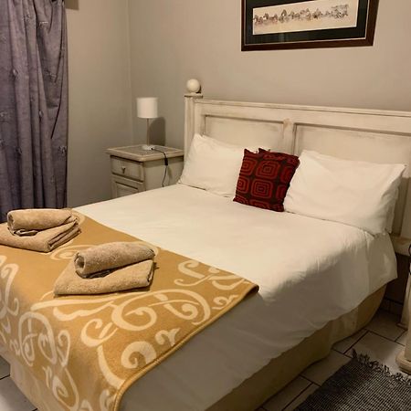 Hotel Pension Casa Africana Windhoek Kültér fotó